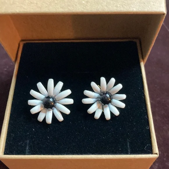 Vintage 1960’s earings/ clip on - Picture 1 of 11